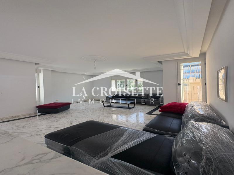 Villa S+5 avec piscine à La Soukra